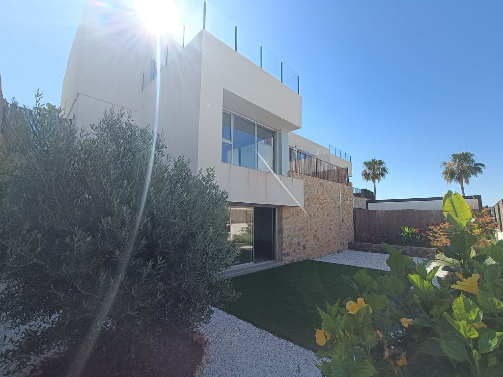 Property photo 2 of 50