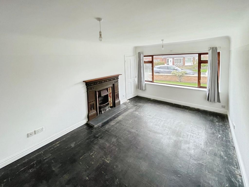 Property photo 3 of 35 Lounge