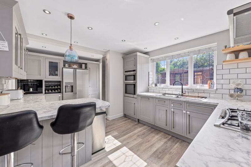 Property photo 2 of 33 Kitchen.