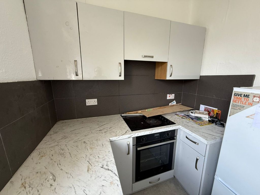 Additional image 4 of 2 bed flat to rentStewarts Place, Caledonian Road, Perth PH2