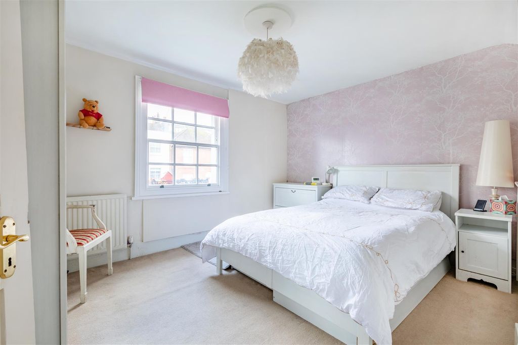 Property photo 3 of 12 Bedroom