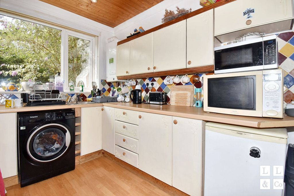 Property photo 2 of 33 Kitchen