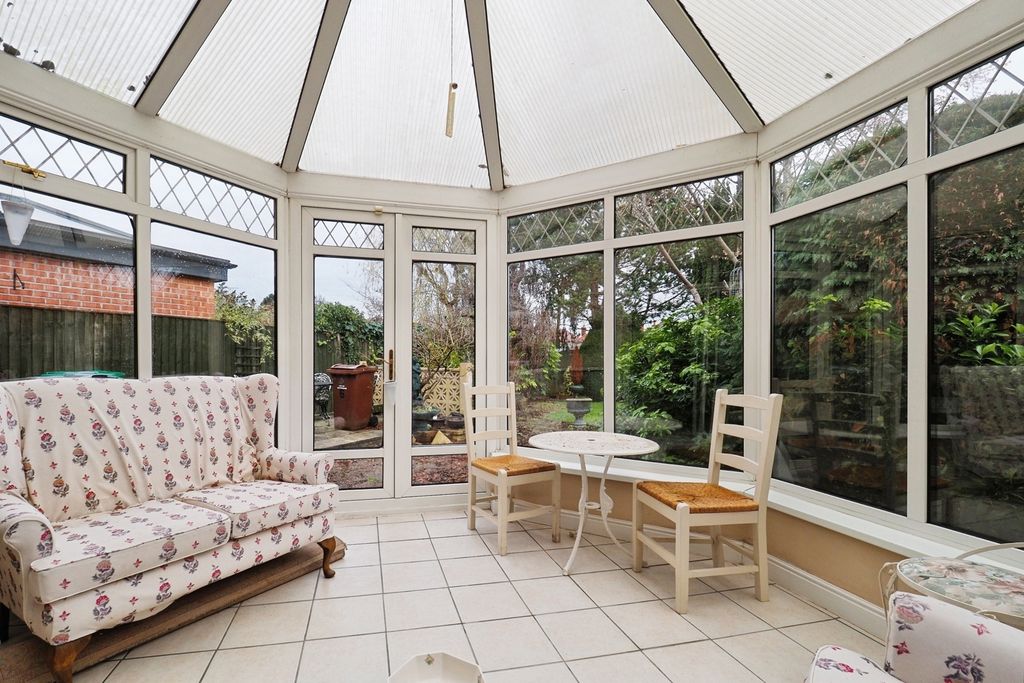 Property photo 3 of 18 Conservatory