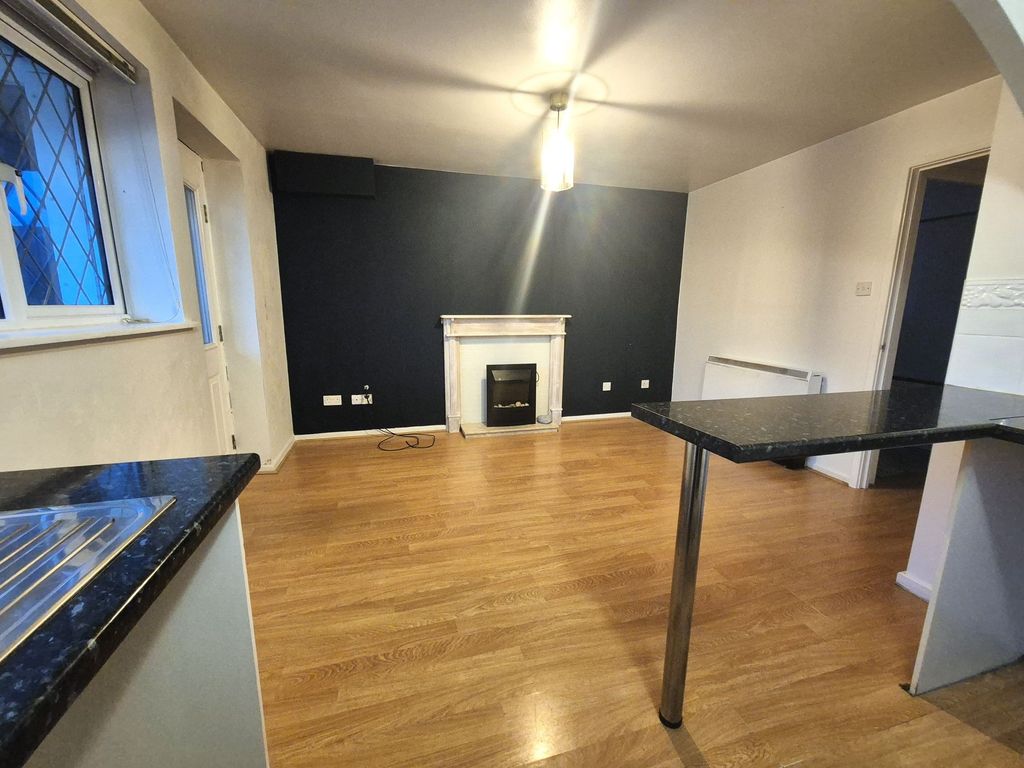 Property photo 2 of 6 Lounge