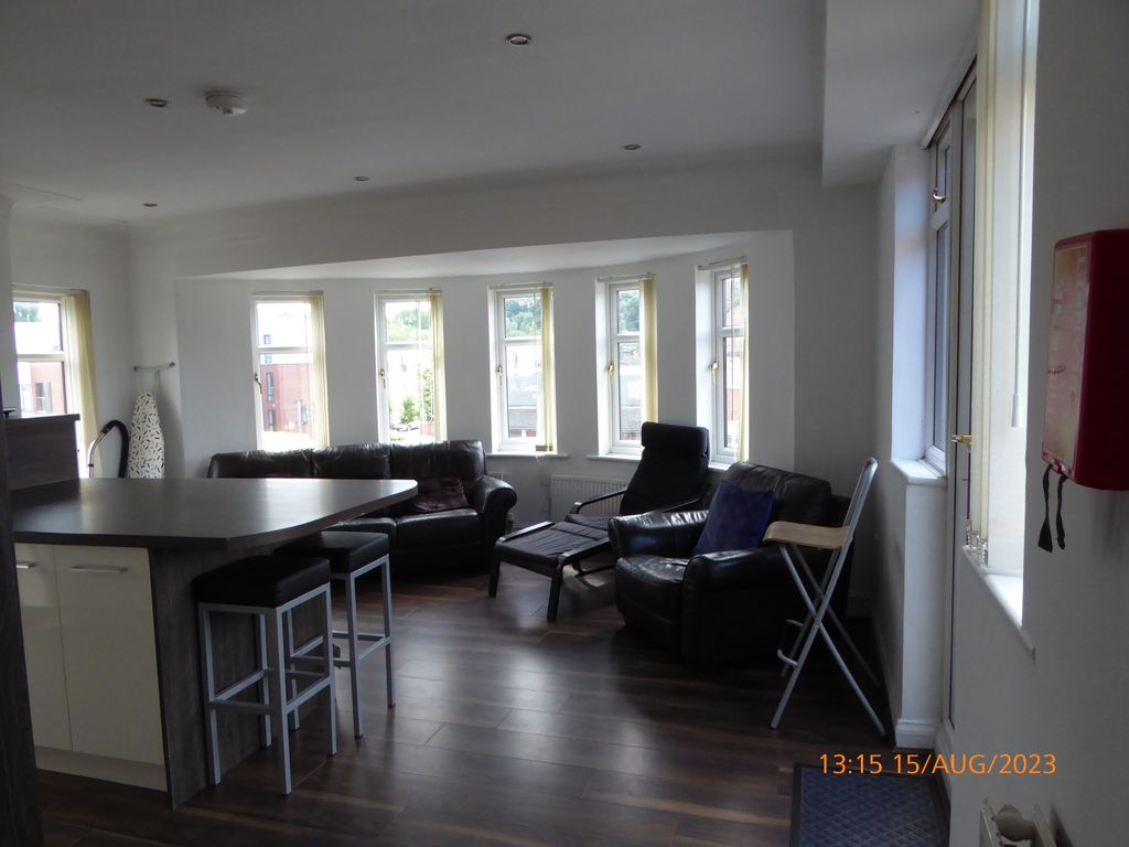 Property photo 1 of 8 Kitchen/ Dining Area