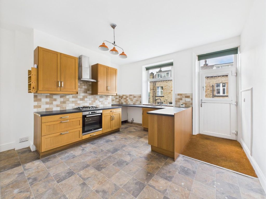 Property photo 3 of 15 Kitchen