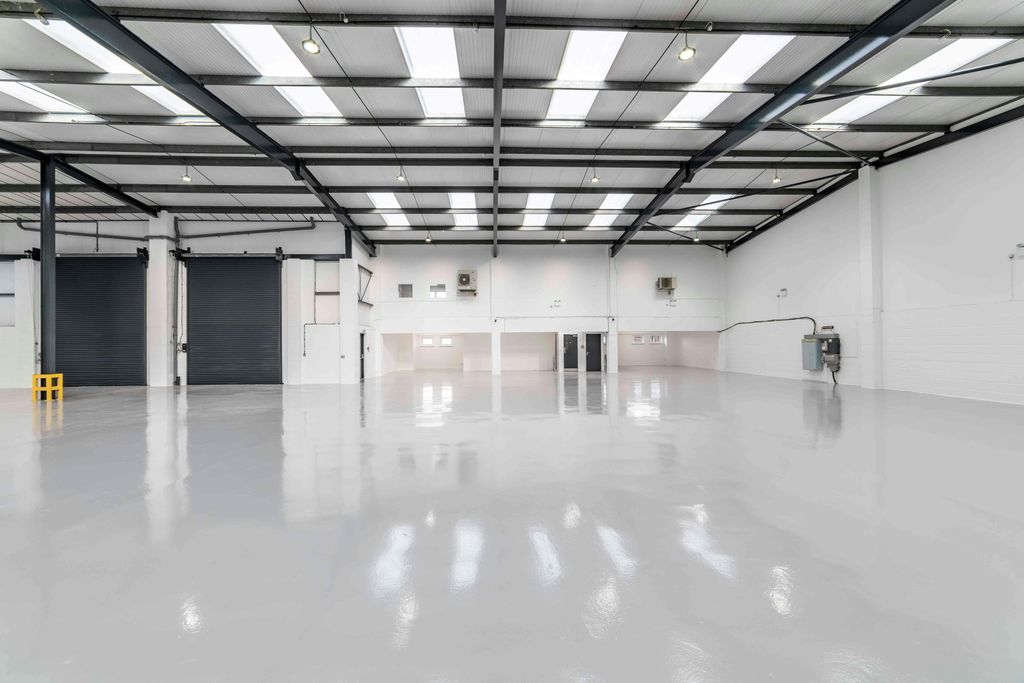 Property photo 3 of 6 Heron Industrial Estate  Reading137.Jpg