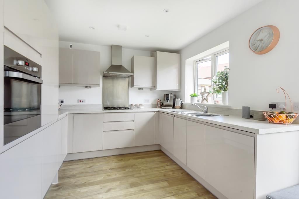 Property photo 2 of 10 Kitchen