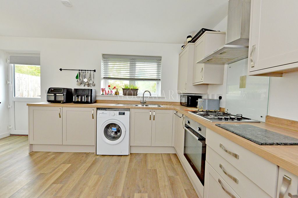 Property photo 2 of 12 Kitchen/Dining Room