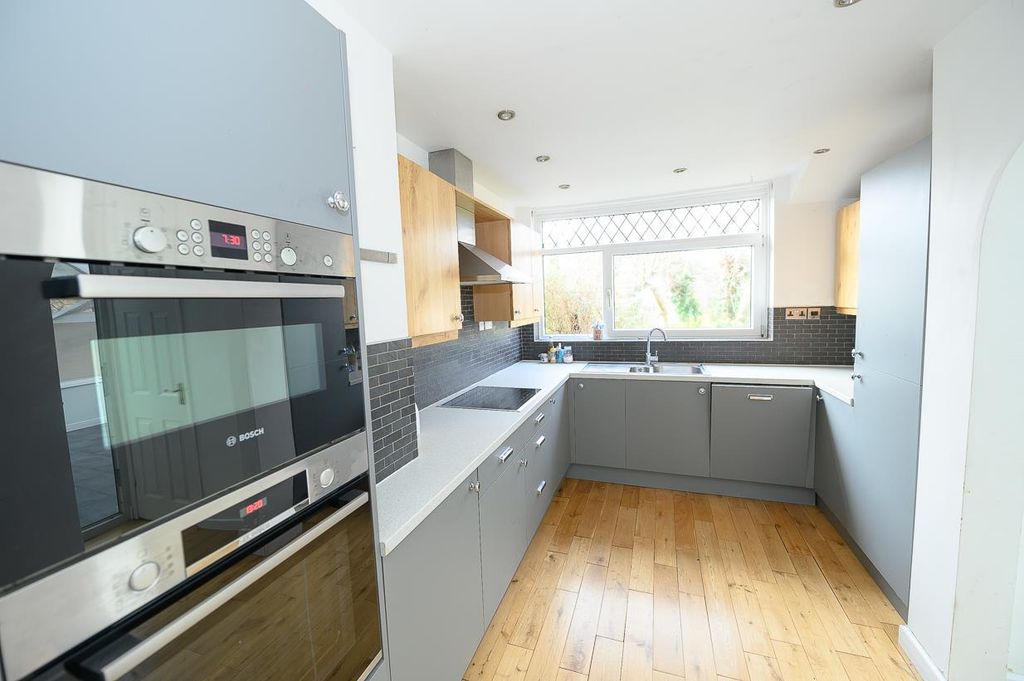 Property photo 3 of 27 Kitchen Pic 3.Jpg