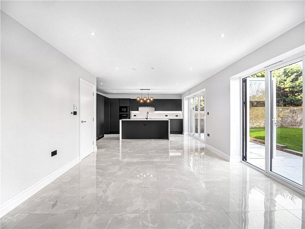 Property photo 3 of 40 Reception/Kitchen