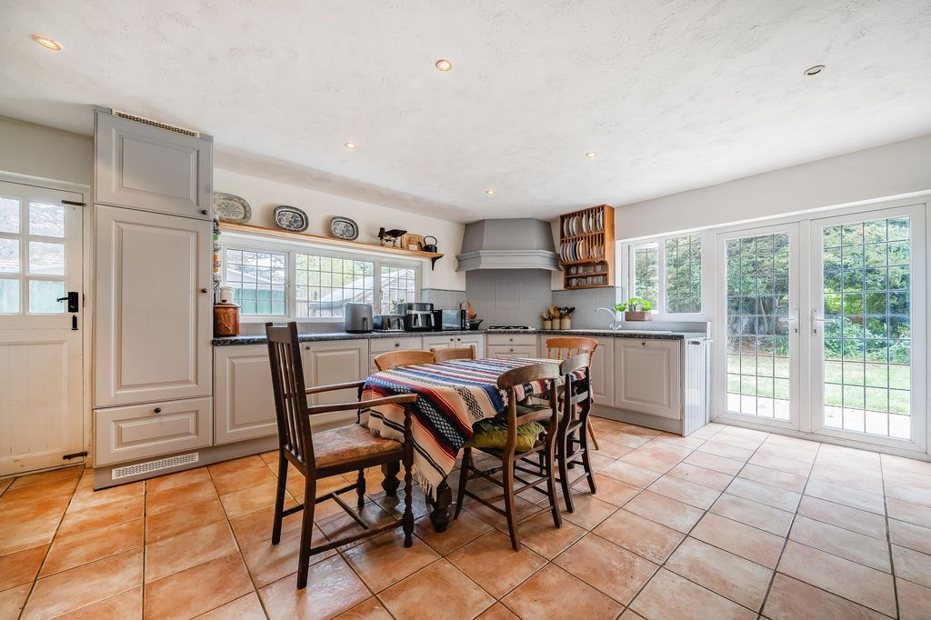 Property photo 2 of 12 Kitchen/ Dining Room
