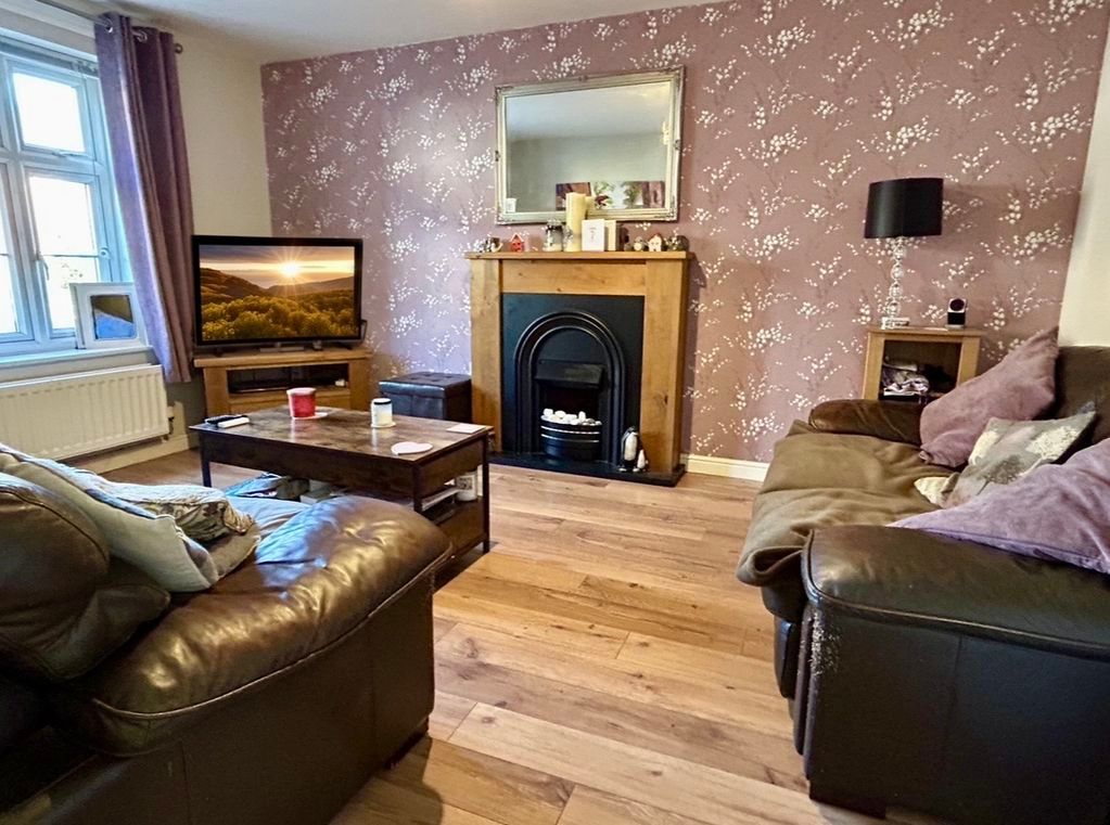 Property photo 2 of 15 Lounge