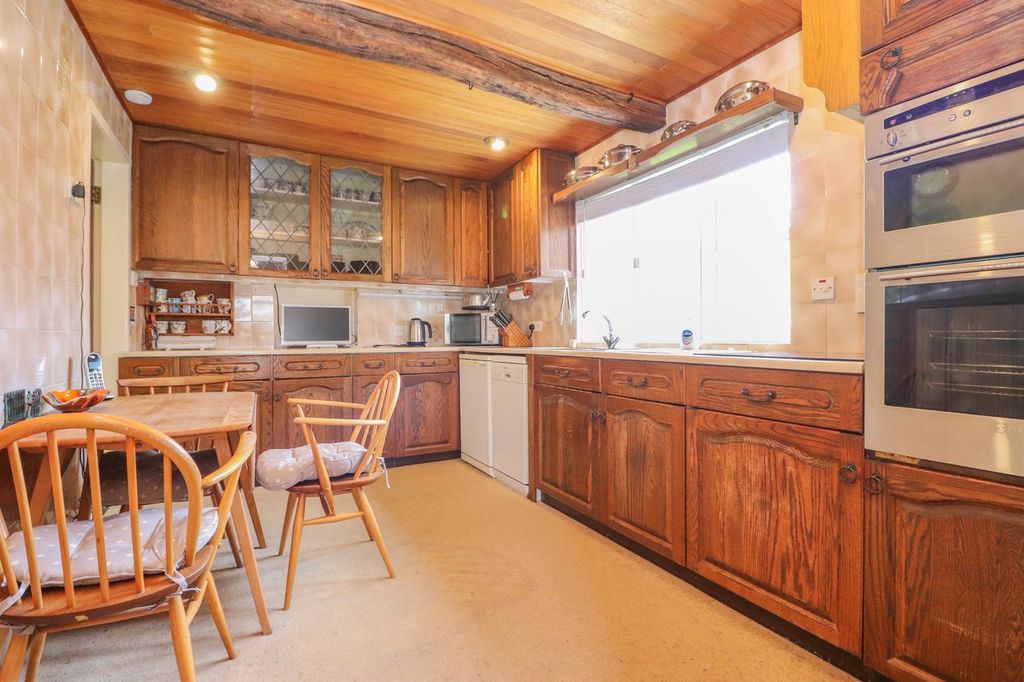 Property photo 3 of 28 Kitchen