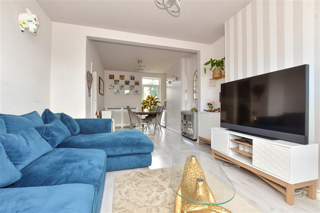 Property photo 3 of 15 Lounge