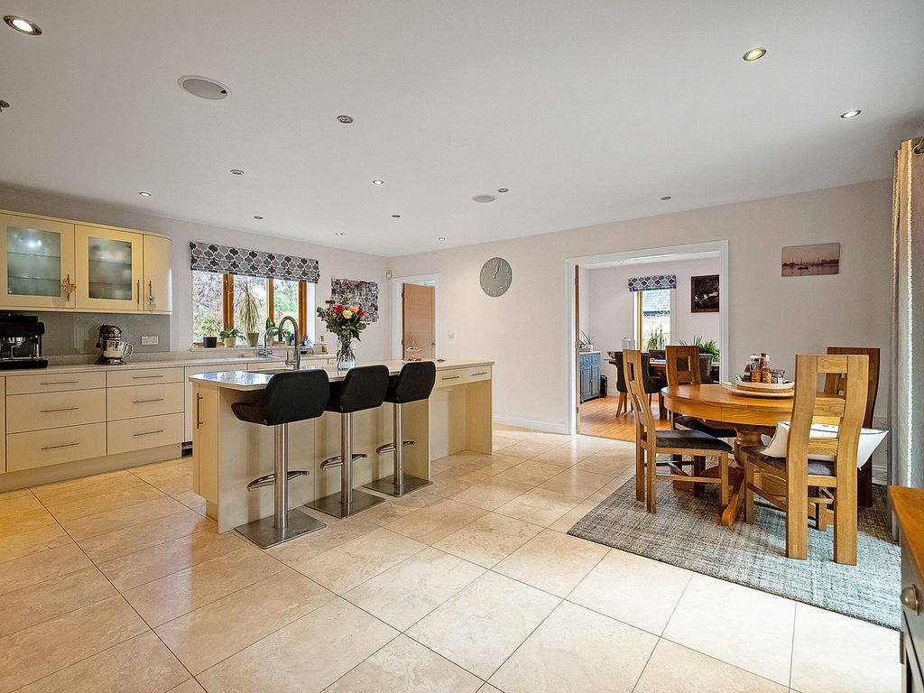 Property photo 2 of 32