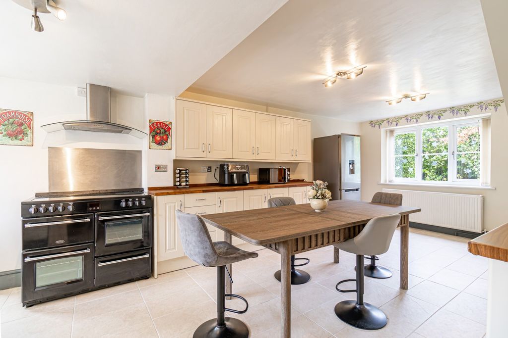 Property photo 3 of 48 49981512