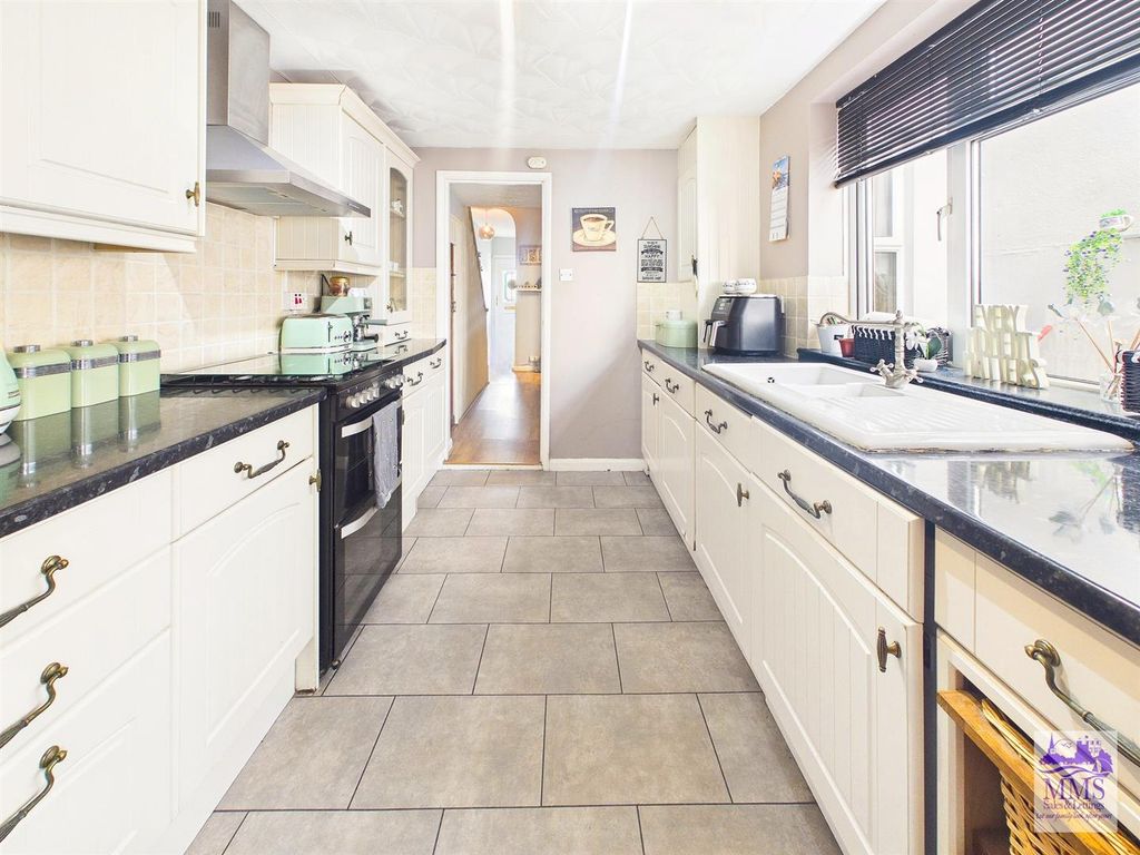 Property photo 3 of 19 Cam04098G0-Pr0181-Still014.Jpg