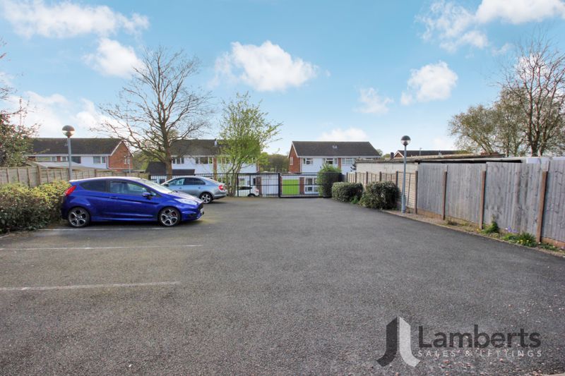 Property photo 3 of 12 Communal Parking