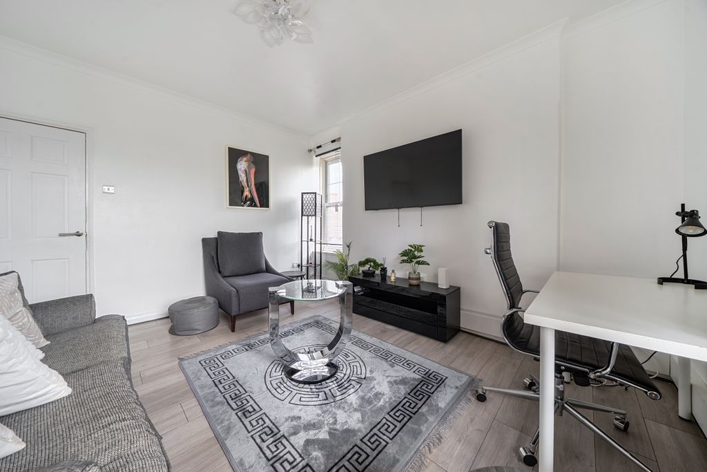 Property photo 3 of 15 1497909-8-6A68952...