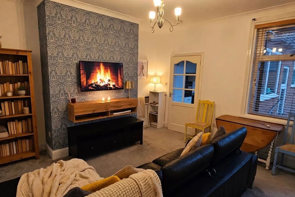 Property photo 2 of 6 Lounge