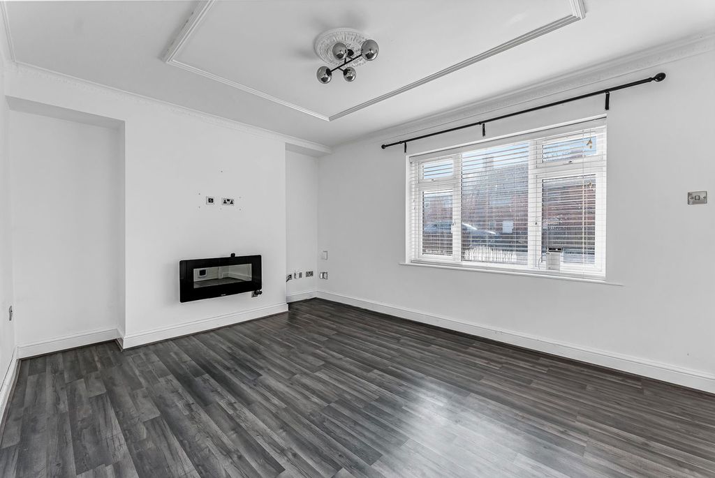 Property photo 3 of 25