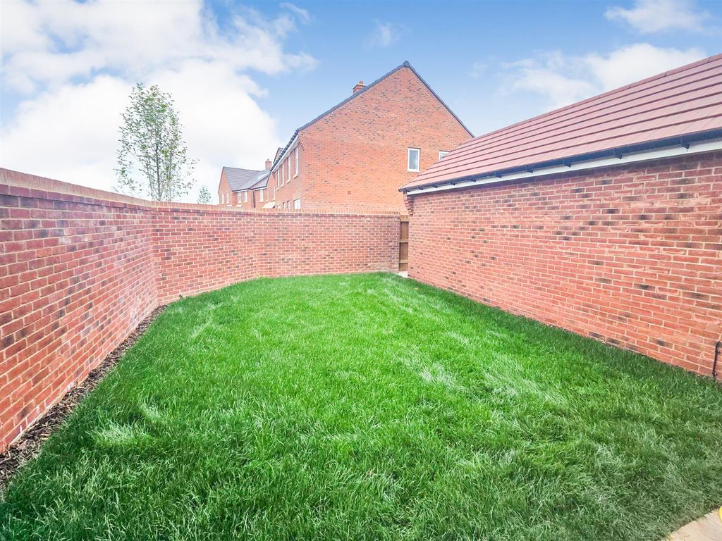 Property photo 3 of 13 Garden