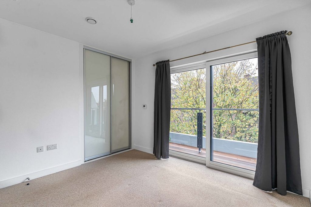 Property photo 3 of 21 Bedroom