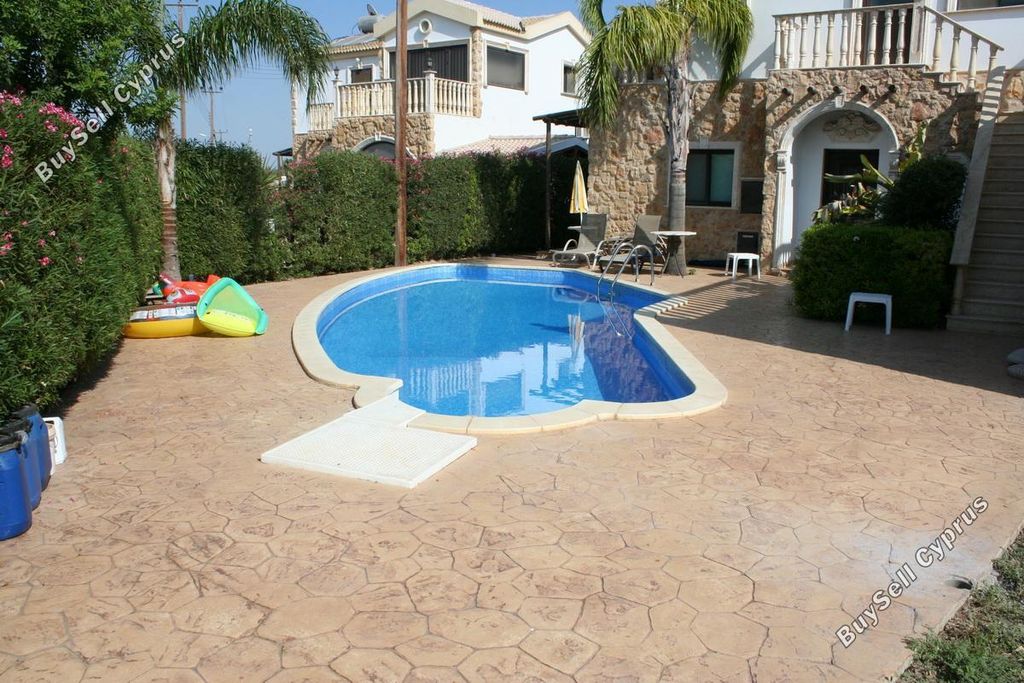 Property photo 2 of 33