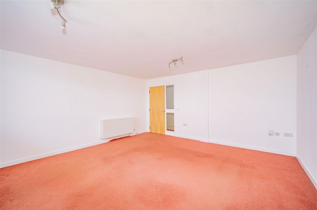 Property photo 2 of 13 10 Wishart Archway Dundee-7.Jpg