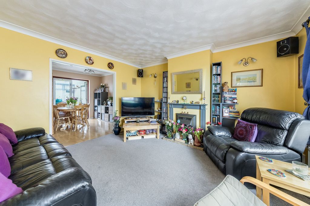 Property photo 2 of 21