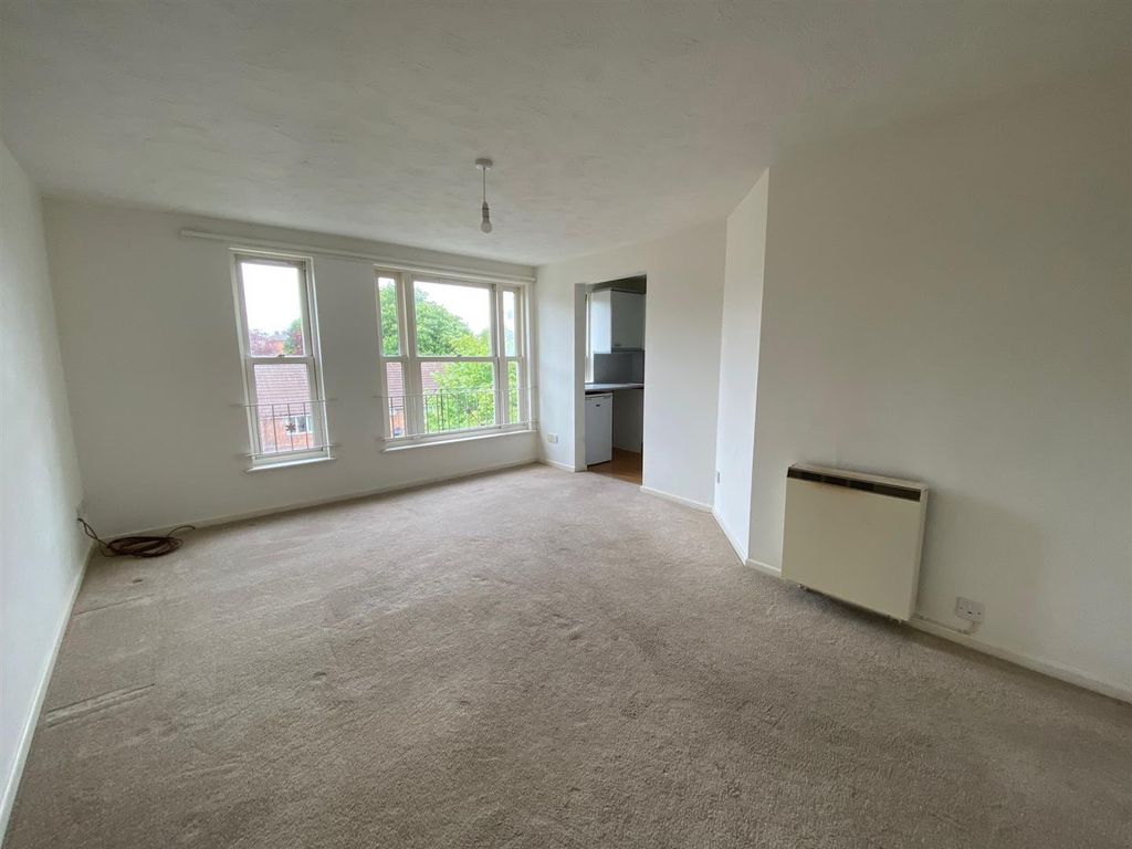 Property photo 3 of 14 Living Room.Jpg