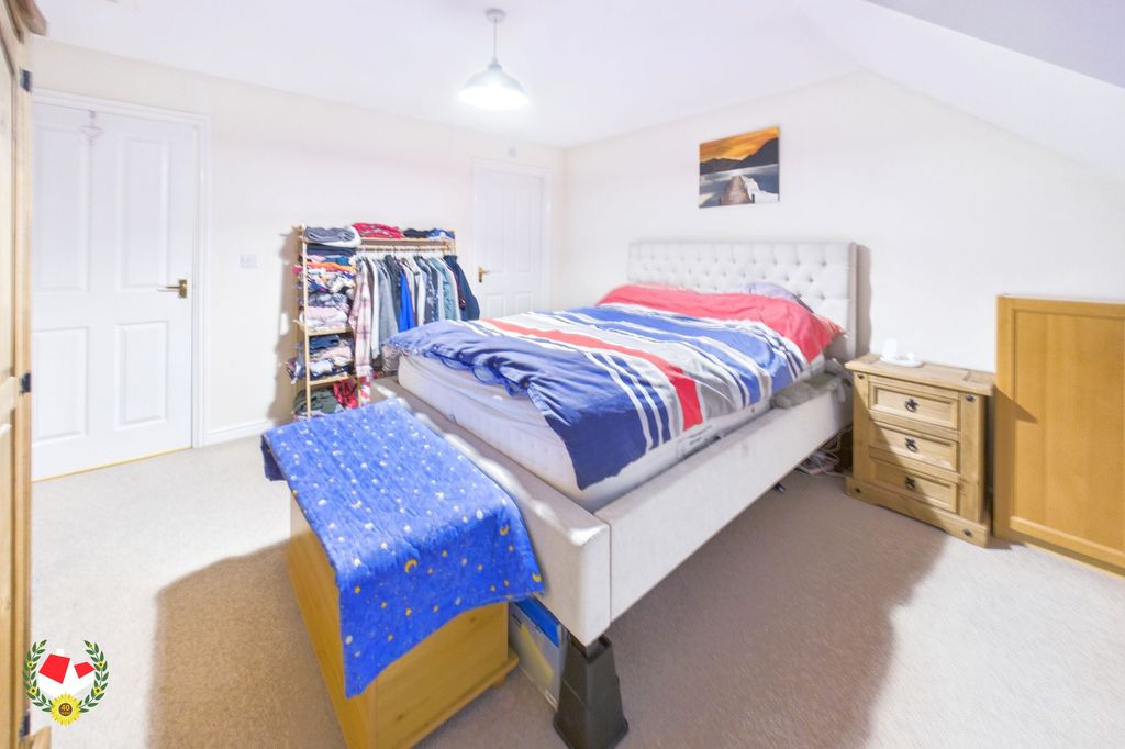 Property photo 3 of 11