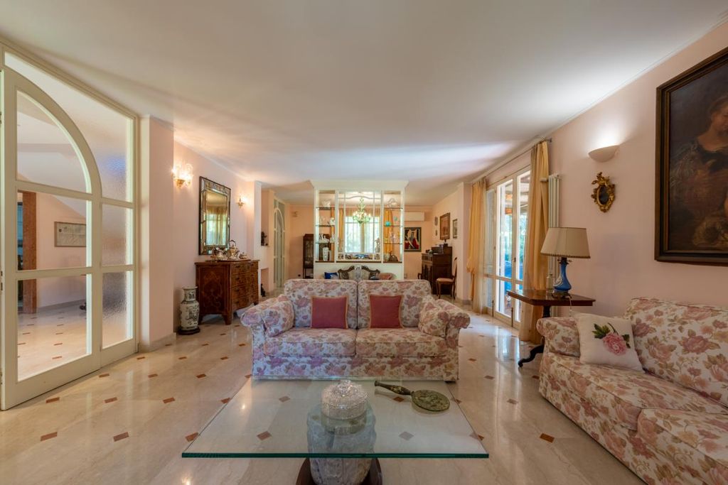 Property photo 2 of 33