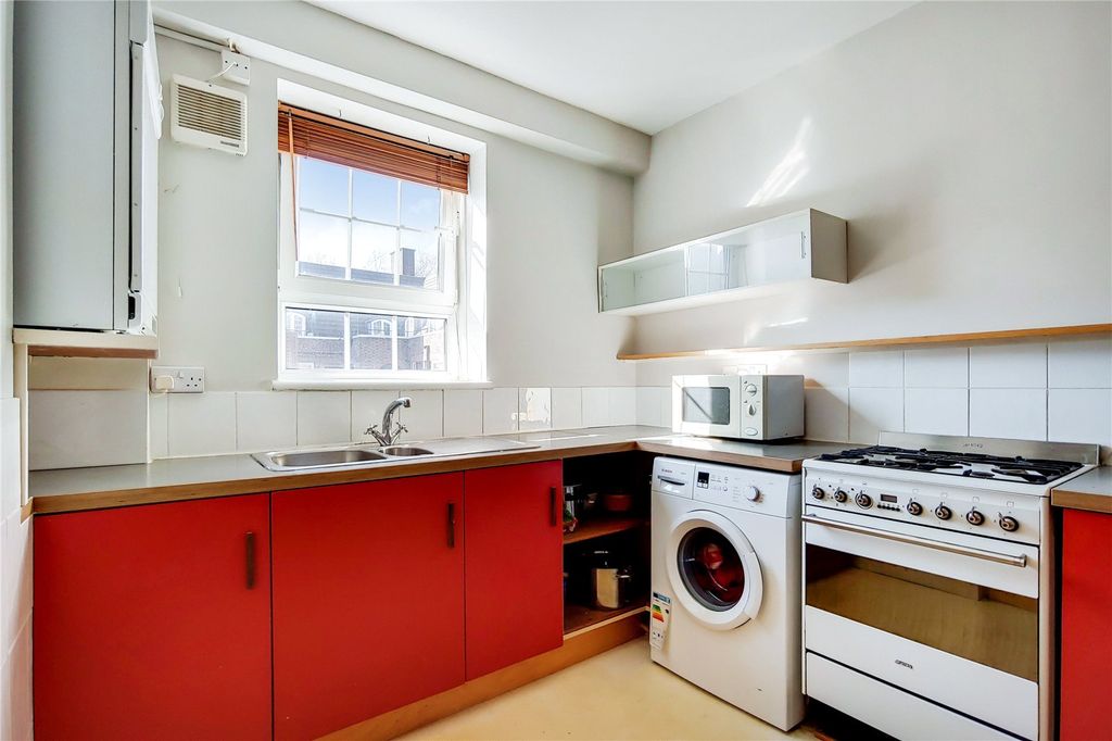 Property photo 2 of 5 Kitchen