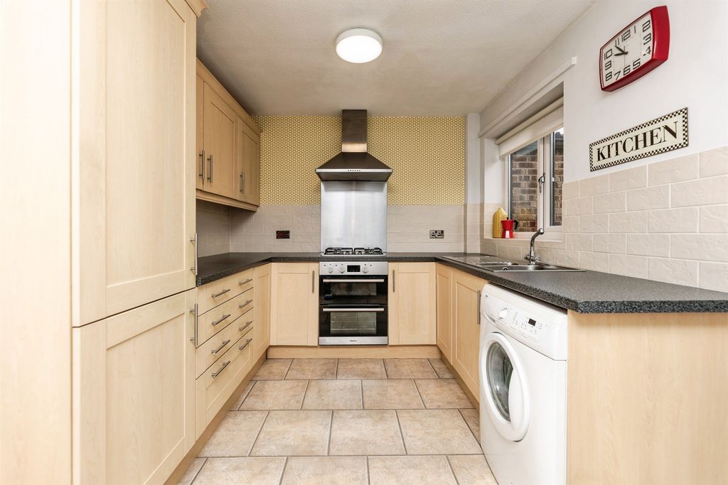 Property photo 3 of 12