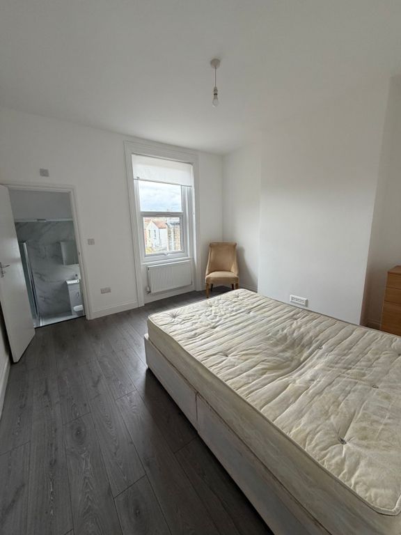 Property photo 1 of 11 84, Room 1, Myddleton Road, London, London, N22 8Nq