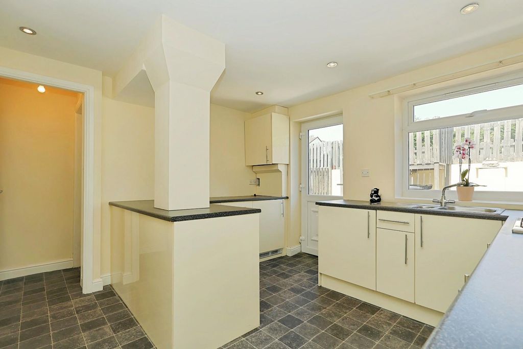 Property photo 2 of 19 Kitchen