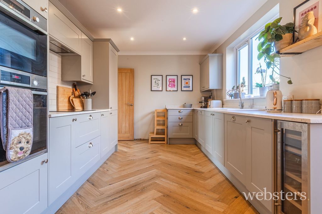 Property photo 2 of 26