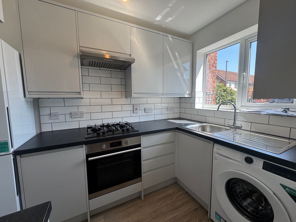 Property photo 2 of 10 Kitchen