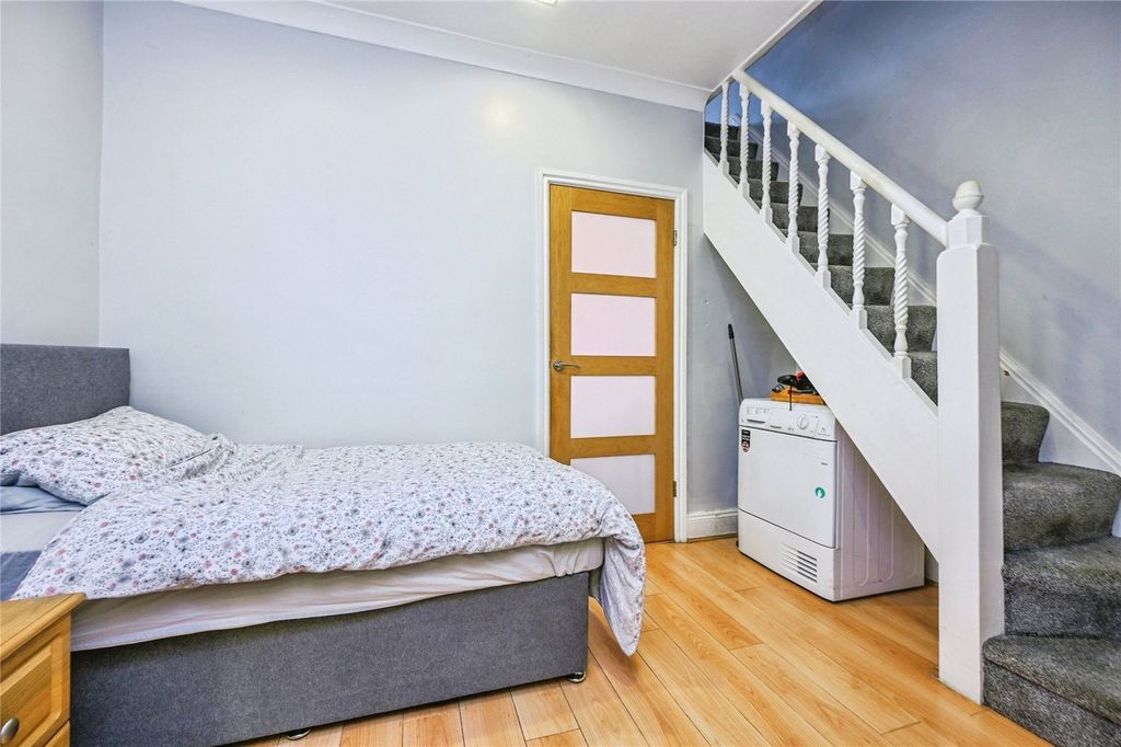 Property photo 2 of 14 Picture No. 17