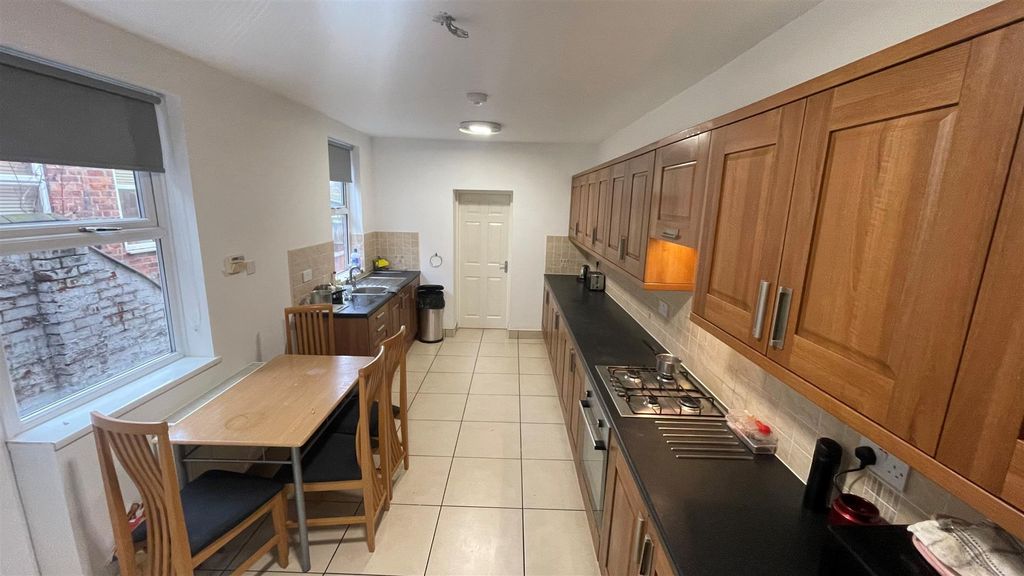 Property photo 2 of 8 41 Heathcote Street Kitchen.1.3.Jpg