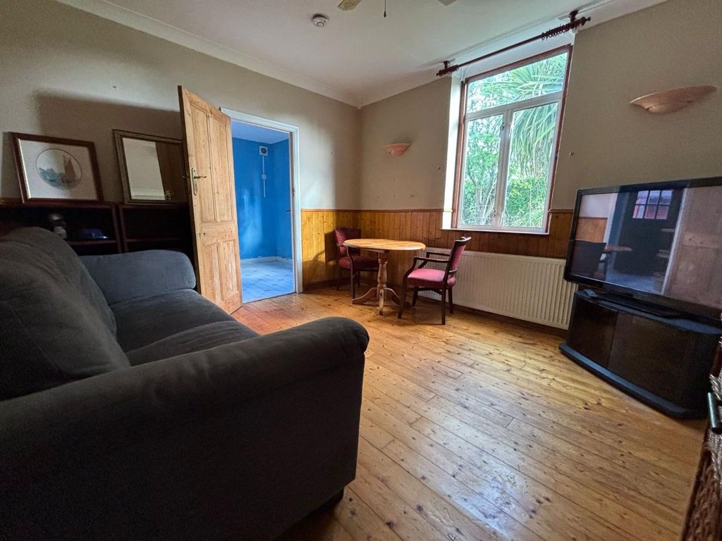 Property photo 2 of 12 3E3d597B-F29c-4B4A-8E95-c4c11Ebd898c.Jpeg