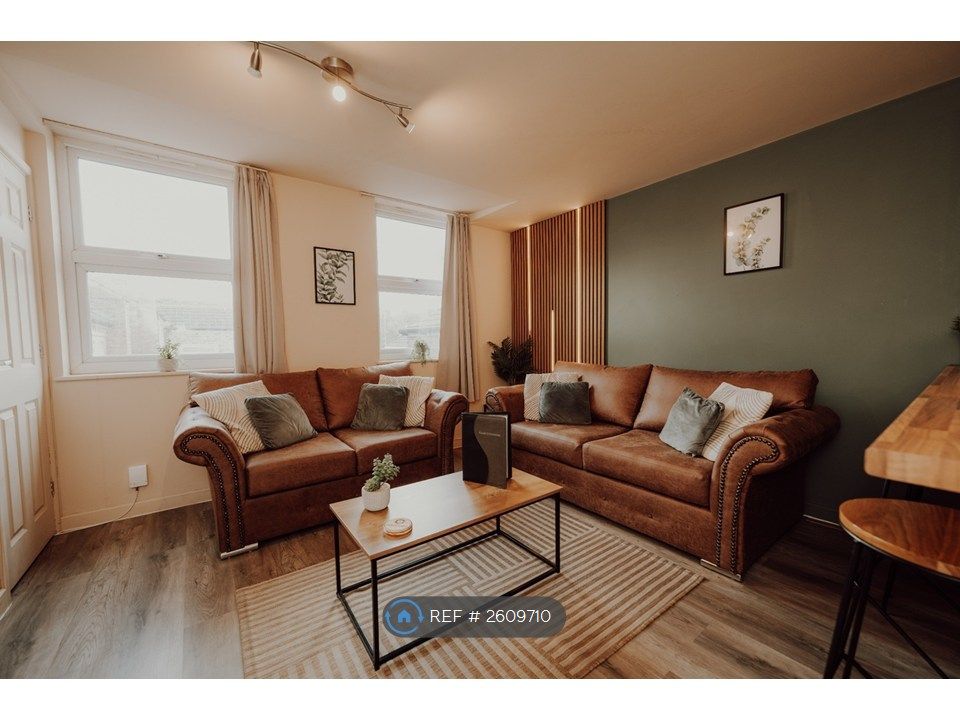 Property photo 1 of 17 Lounge 1