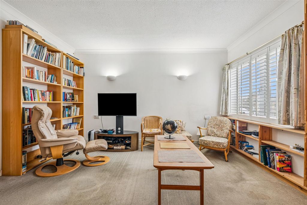 Property photo 1 of 12 For Sale - Homecross House, W4