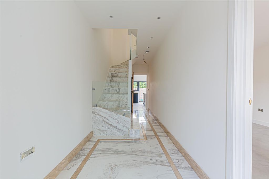 Property photo 2 of 20 16 Tayben Avenue-Tw2 (18).Jpeg