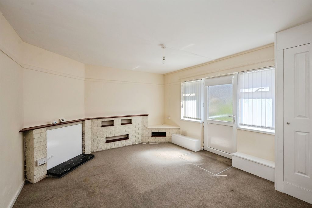 Property photo 2 of 14 Entrance Hall
