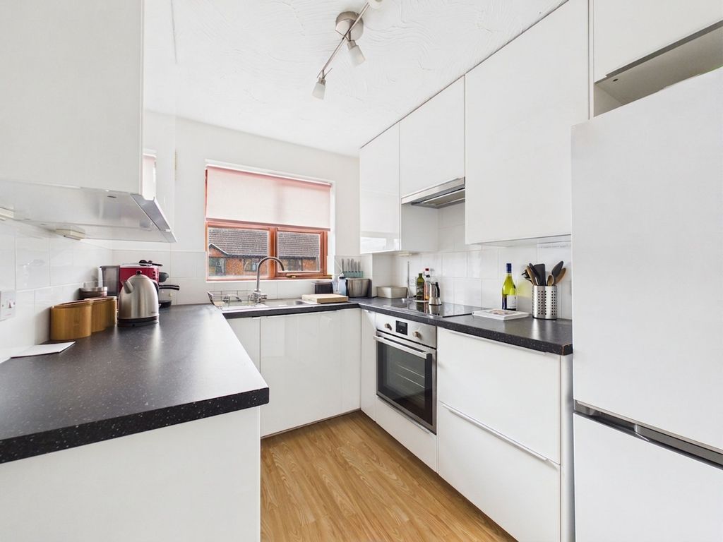 Property photo 2 of 7 Kitchen