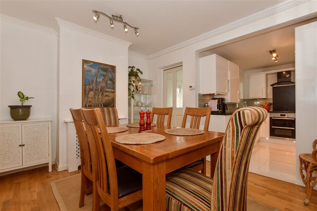 Property photo 3 of 10 Dining Area