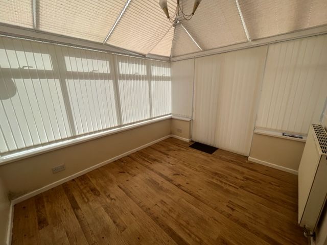 Property photo 3 of 11 Conservatory